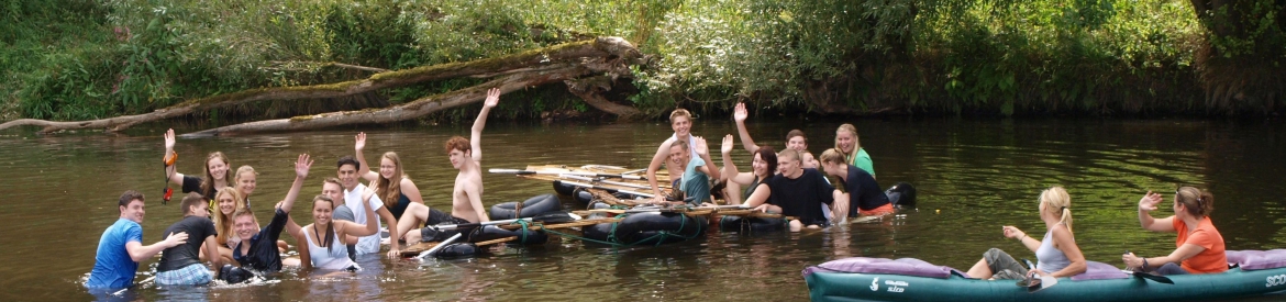 Kids waving and smiling